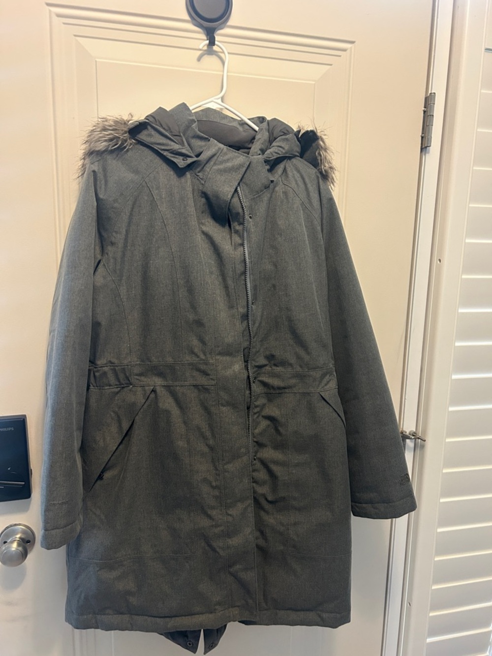 The North Face Women's Gray Hooded Faux-Fur Trim Parka